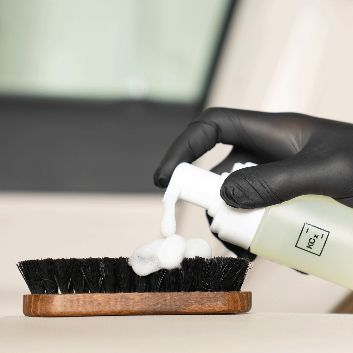 detiiling1.comLOURLOCK Leather Cleaner (Strong) — cleaning foam from the Foamer Bottle on the leather brush
