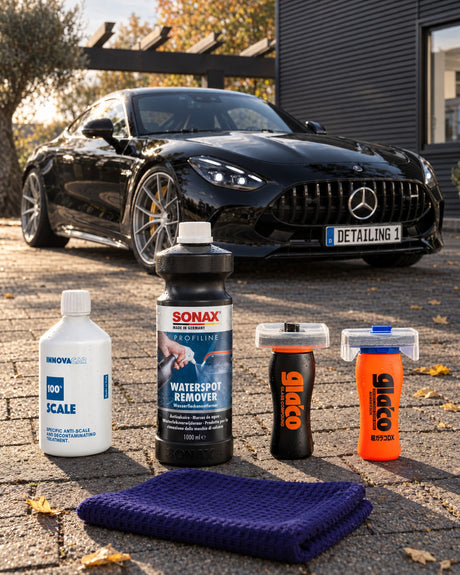 INNOVACAR "100%" Scale, SONAX PROFILINE Waterspot Remover, Soft99 Glaco Glass Compound Roll On e Glaco DX, THE COLLECTION "Waffle" con una Mercedes-AMG GT — mostrato nell'articolo «Togliere le macchie di calcare dai vetri dell'auto senza graffiarli»