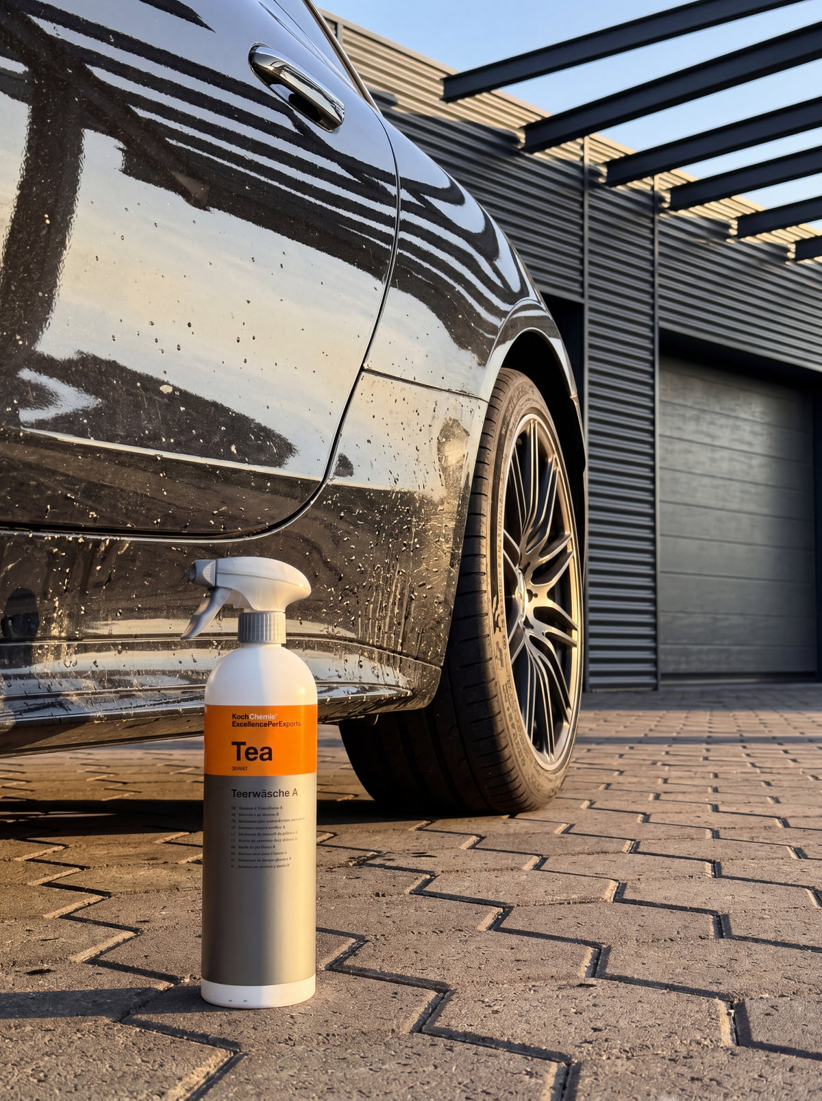 Koch-Chemie Teerwäsche A Anwendung am Seitenschweller im Detailing-Warehouse