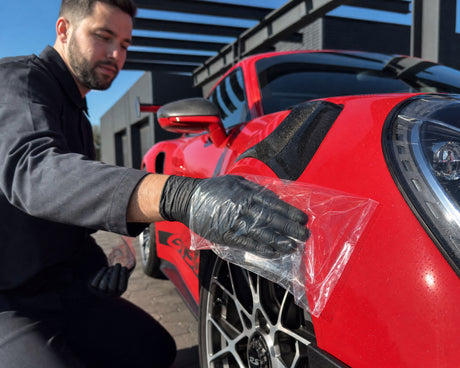 Detailing1 Koch-Chemie Reinigungsknete Rkb — Tütentest auf dem roten Porsche-Lack