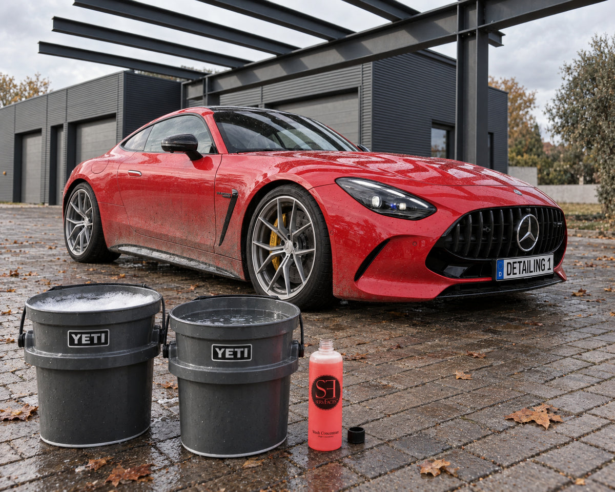 servFaces Wash Concentrate (High-Concentrate) 1000 ml / 1 litre beside two wash buckets before hand-washing a sports car