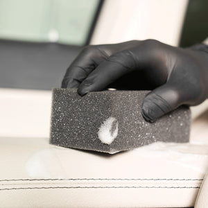 detiiling1.comLOURLOCK New Leather Care Set — cleaning light new leather with sponge and foam